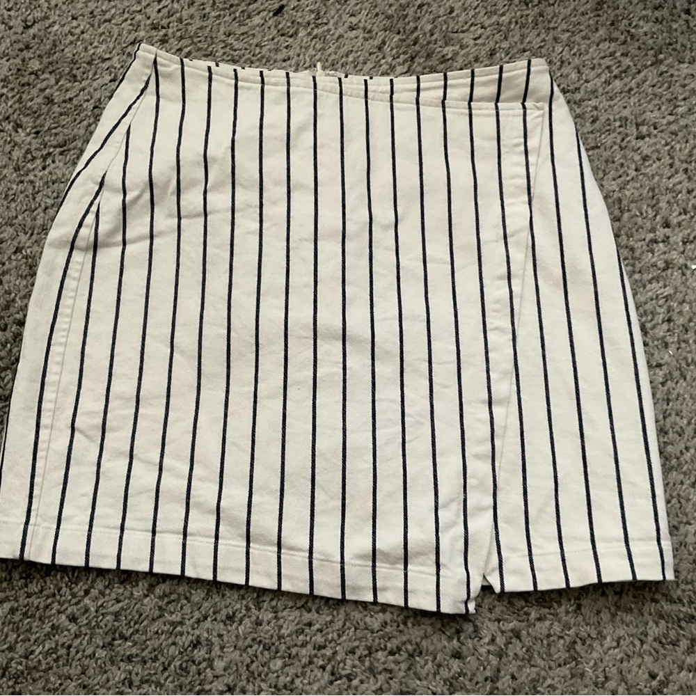 Madewell asymmetrical striped White and Black Women's Mini Skirt Size 8
